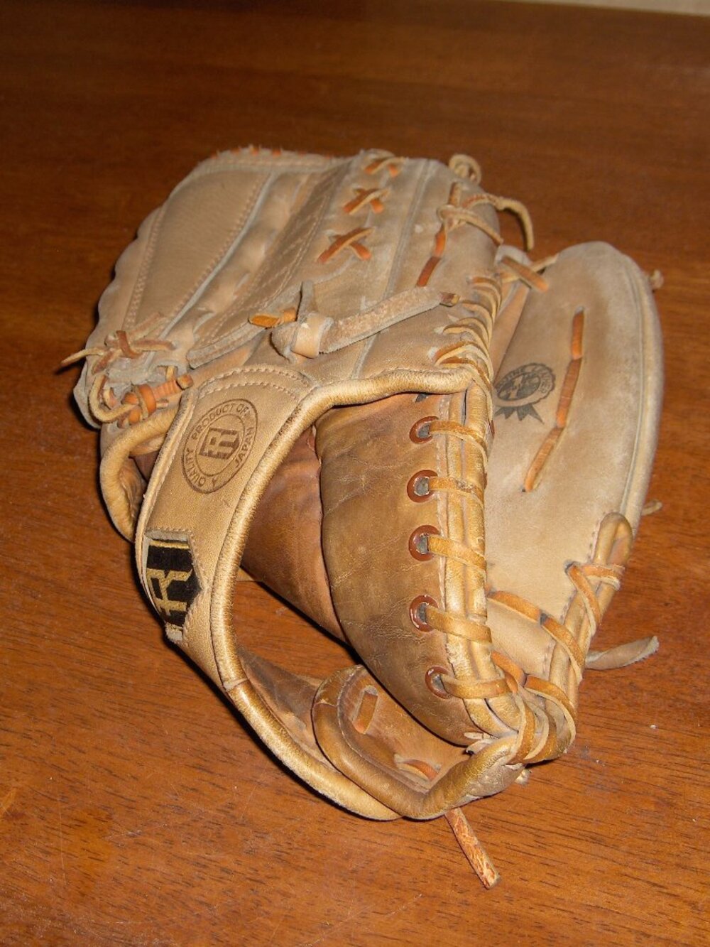 Regent 5772 RHT Baseball Glove and Baseball